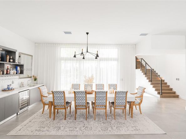 Undisclosed Address #A11918418, Weston FL 33326