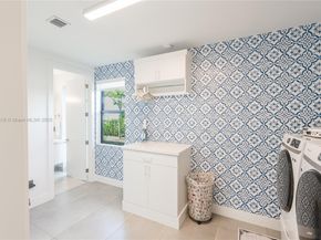 Undisclosed Address #A11918418, Weston FL 33326