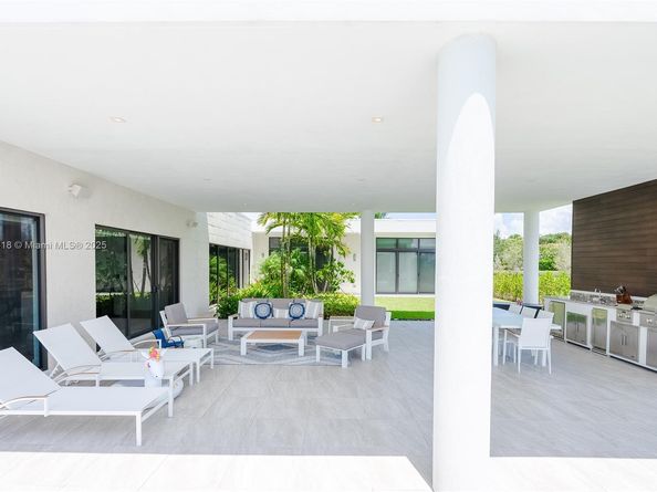 Undisclosed Address #A11918418, Weston FL 33326