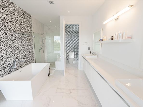 Undisclosed Address #A11918418, Weston FL 33326