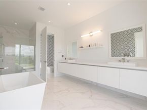 Undisclosed Address #A11918418, Weston FL 33326