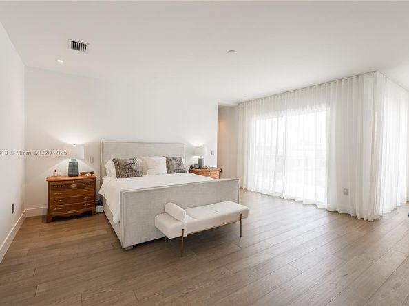 Undisclosed Address #A11918418, Weston FL 33326