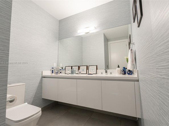 Undisclosed Address #A11918418, Weston FL 33326