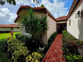 6220 Kings Gate Cir, Delray Beach FL 33484