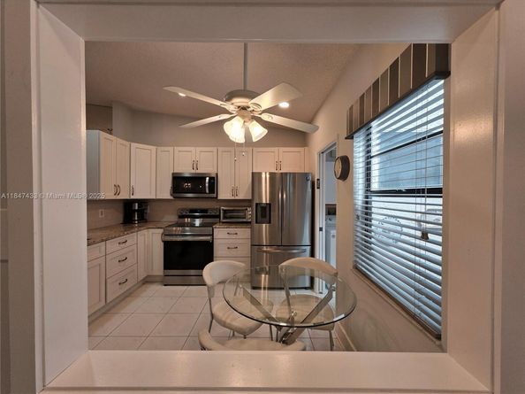 6220 Kings Gate Cir, Delray Beach FL 33484