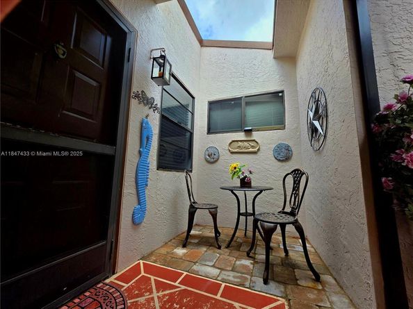6220 Kings Gate Cir, Delray Beach FL 33484