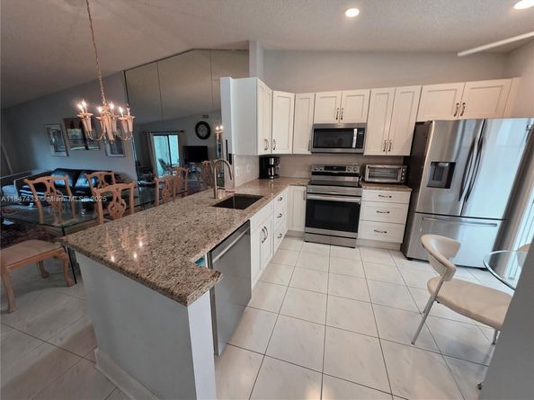 6220 Kings Gate Cir, Delray Beach FL 33484