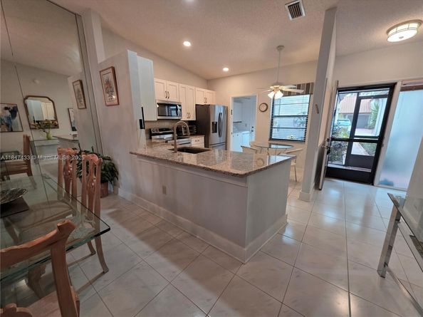 6220 Kings Gate Cir, Delray Beach FL 33484