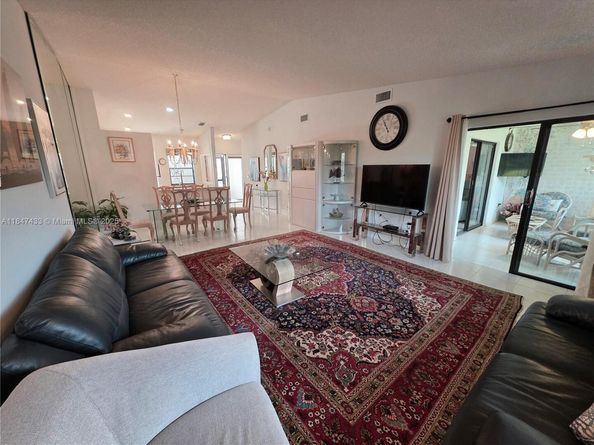 6220 Kings Gate Cir, Delray Beach FL 33484