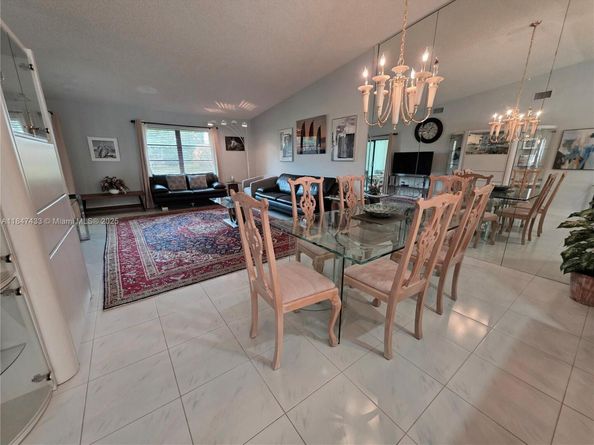 6220 Kings Gate Cir, Delray Beach FL 33484