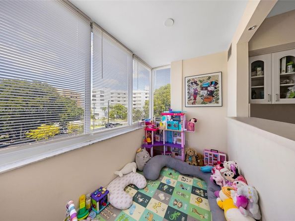 250 180th Dr 352, Sunny Isles Beach FL 33160