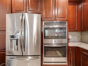 10045 NW 86th Ter, Doral FL 33178