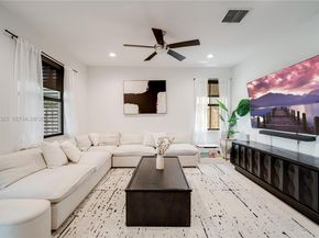 10045 NW 86th Ter, Doral FL 33178