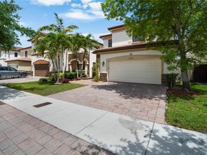 10045 NW 86th Ter, Doral FL 33178