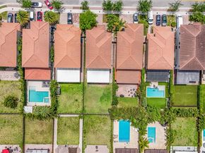 10045 NW 86th Ter, Doral FL 33178