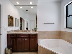 10045 NW 86th Ter, Doral FL 33178
