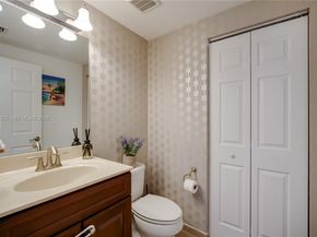 10045 NW 86th Ter, Doral FL 33178