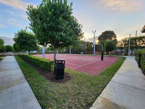 10045 NW 86th Ter, Doral FL 33178