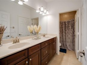 10045 NW 86th Ter, Doral FL 33178