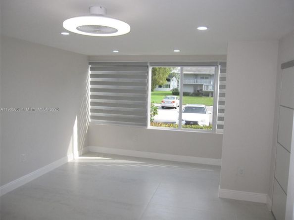 102 E Upminster  E 102, Deerfield Beach FL 33442