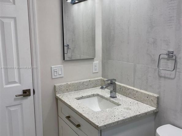 102 E Upminster  E 102, Deerfield Beach FL 33442