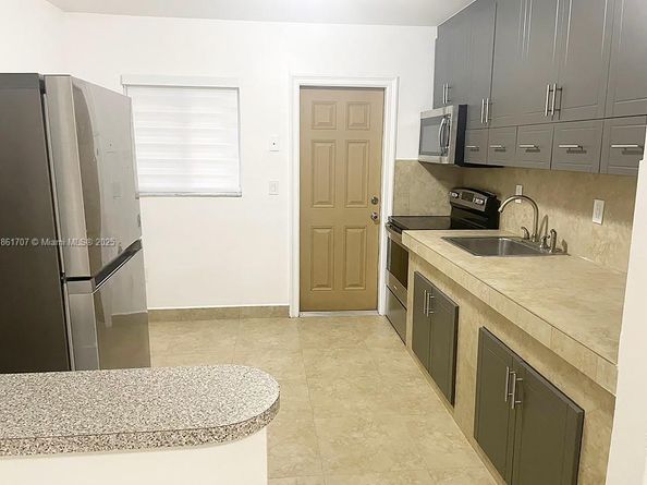 3033 NW 10th Ave, Miami FL 33127