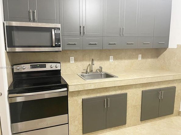 3033 NW 10th Ave, Miami FL 33127