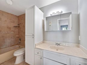 4092 N Pine Island Rd 206, Sunrise FL 33351