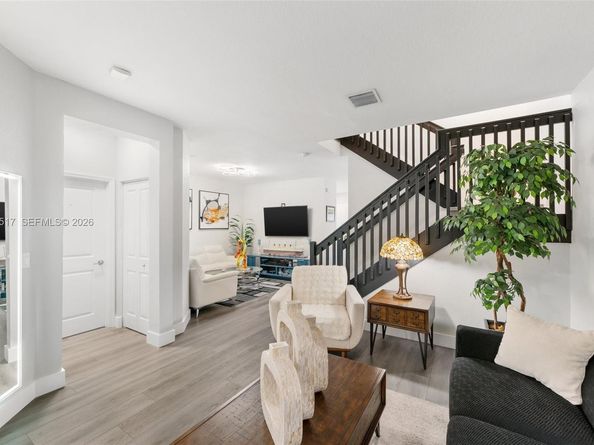 549 NE 206th Ln, Miami FL 33179