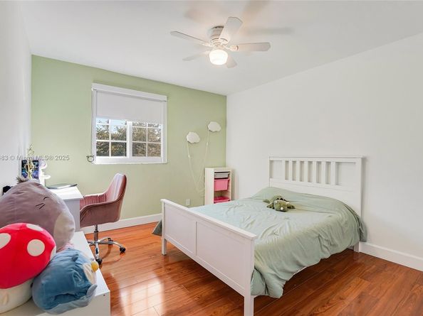 285 Cameron Dr, Weston FL 33326