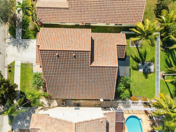 285 Cameron Dr, Weston FL 33326