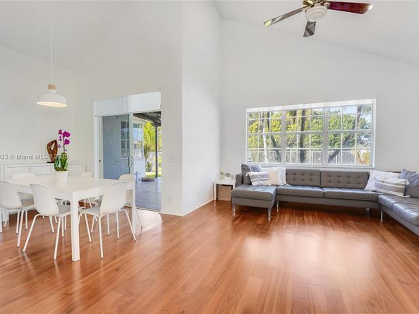 285 Cameron Dr, Weston FL 33326