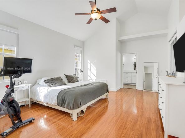 285 Cameron Dr, Weston FL 33326