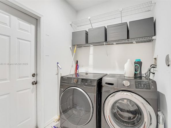 285 Cameron Dr, Weston FL 33326