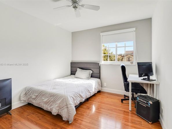 285 Cameron Dr, Weston FL 33326