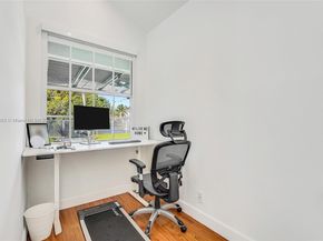 285 Cameron Dr, Weston FL 33326