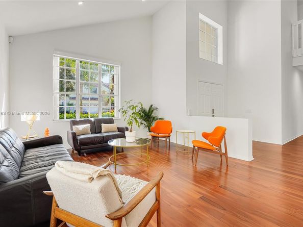 285 Cameron Dr, Weston FL 33326