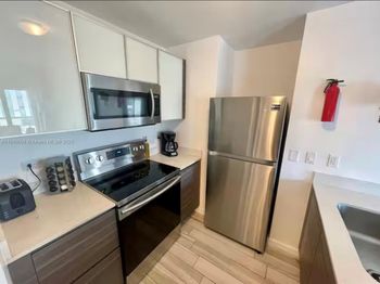 481 NE 29th St