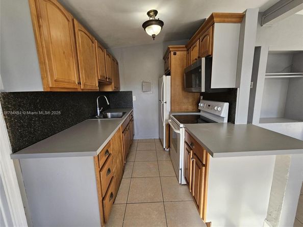 272 NW 30th Ter, Fort Lauderdale FL 33311