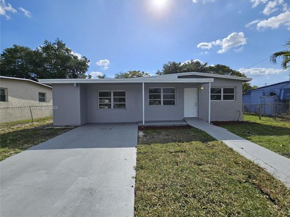 272 NW 30th Ter, Fort Lauderdale FL 33311