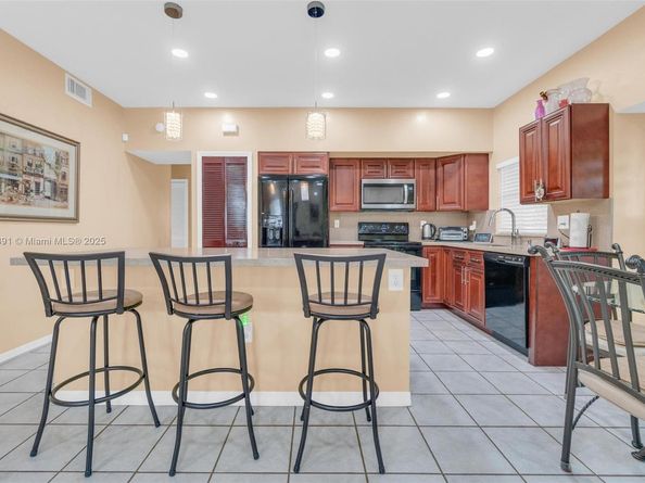 18865 NW 1st St, Pembroke Pines FL 33029