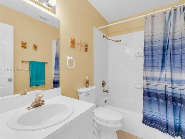 18865 NW 1st St, Pembroke Pines FL 33029