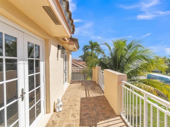 18865 NW 1st St, Pembroke Pines FL 33029