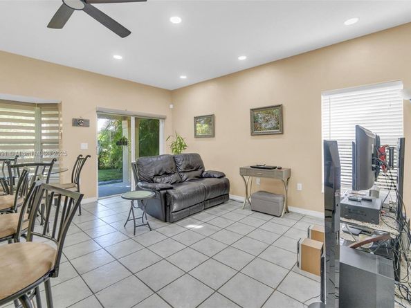 18865 NW 1st St, Pembroke Pines FL 33029