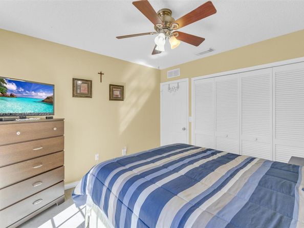 18865 NW 1st St, Pembroke Pines FL 33029