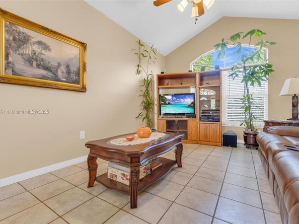 18865 NW 1st St, Pembroke Pines FL 33029