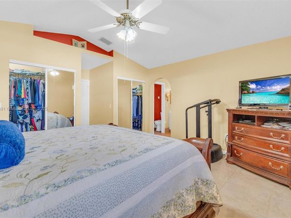 18865 NW 1st St, Pembroke Pines FL 33029