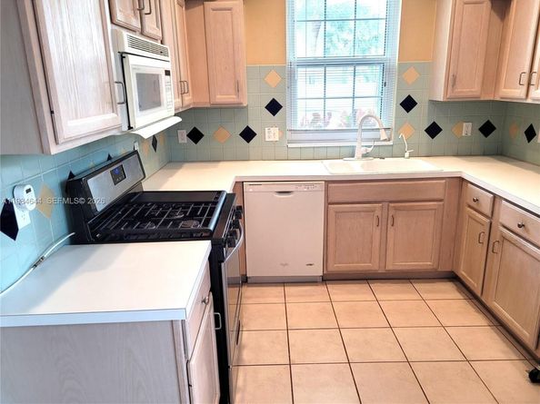 5823 Plum Harbor Cir, Tamarac FL 33321