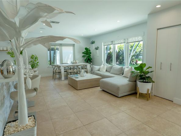 2711 NE 57th Ct, Fort Lauderdale FL 33308