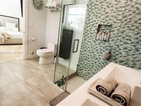 2711 NE 57th Ct, Fort Lauderdale FL 33308